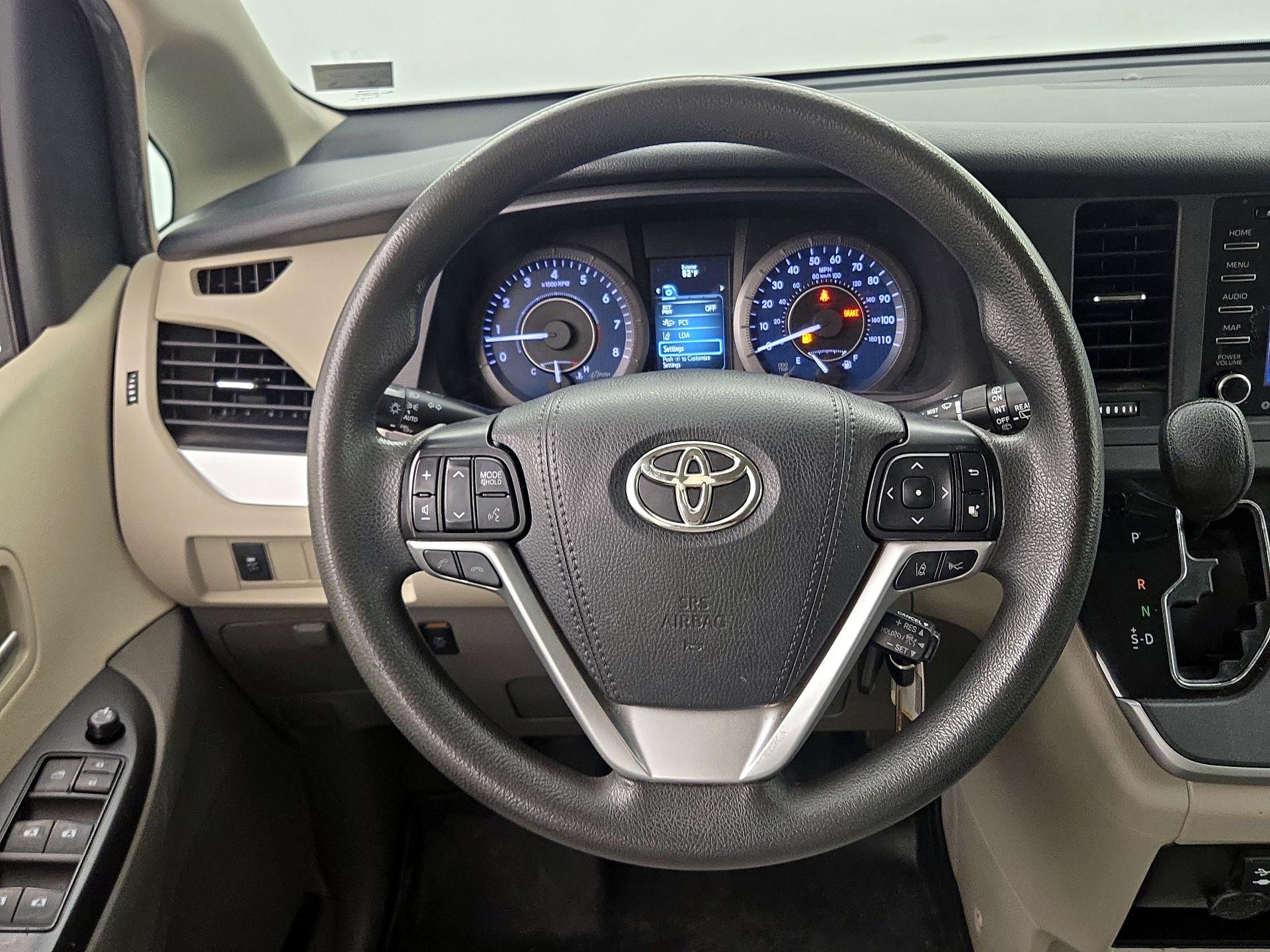 Thumbnail: 2020 Toyota Sienna - 10