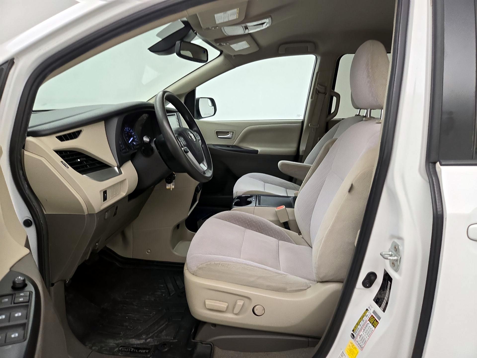 Thumbnail: 2020 Toyota Sienna - 11