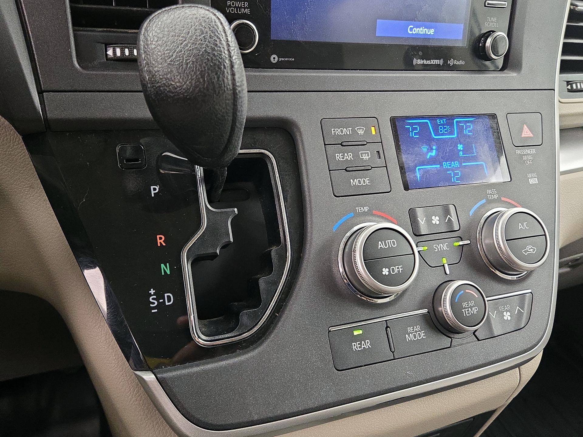Thumbnail: 2020 Toyota Sienna - 17