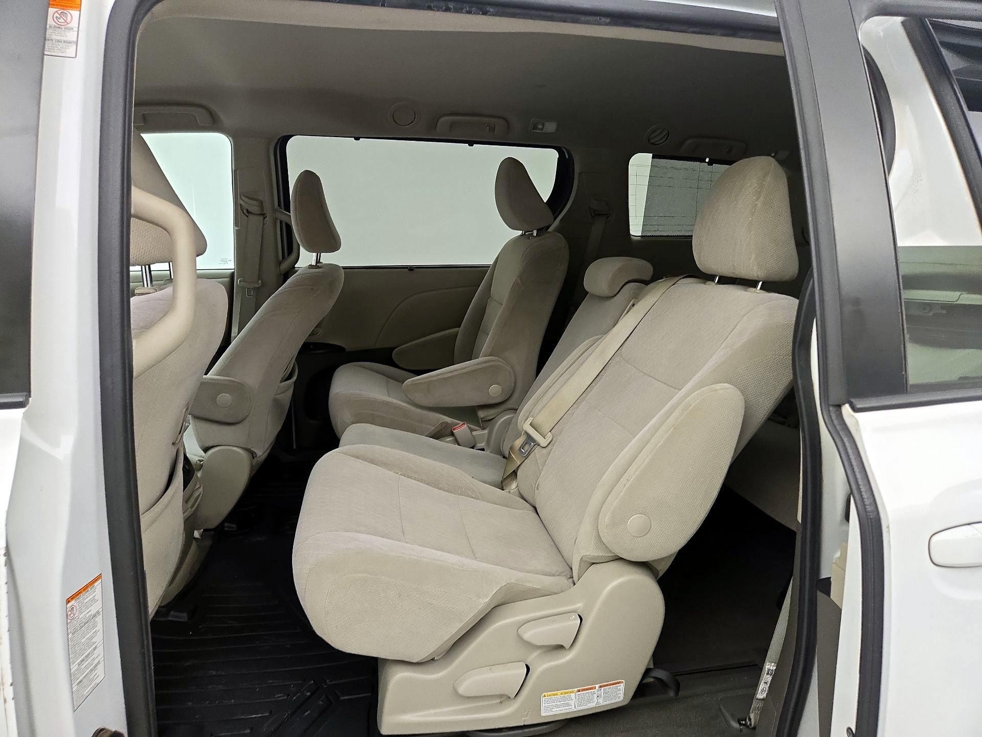 Thumbnail: 2020 Toyota Sienna - 19