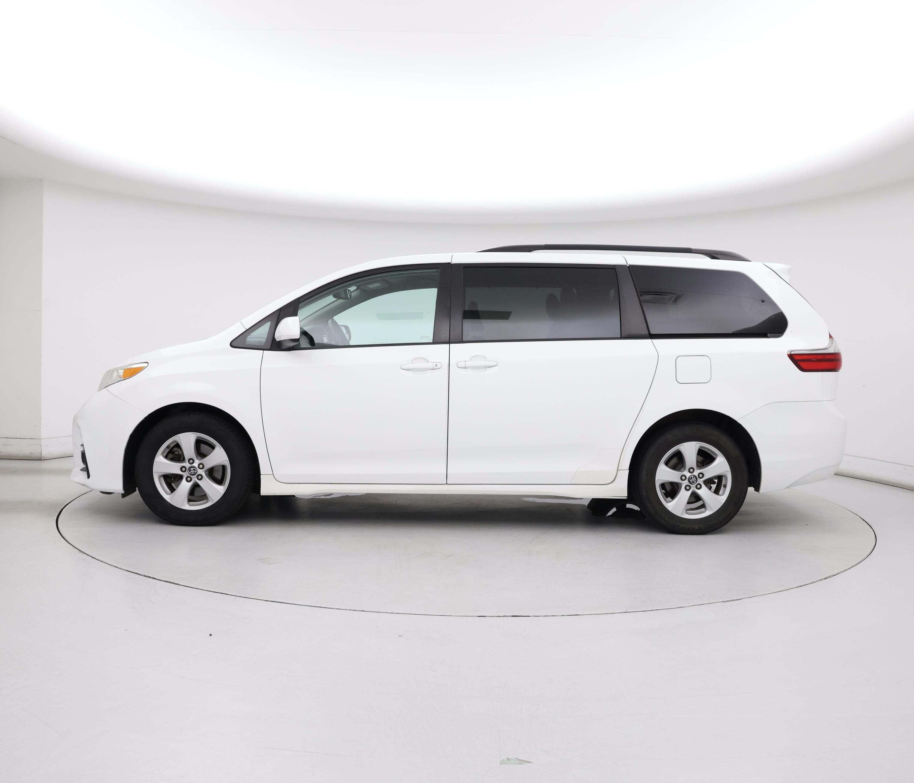 Thumbnail: 2020 Toyota Sienna - 3