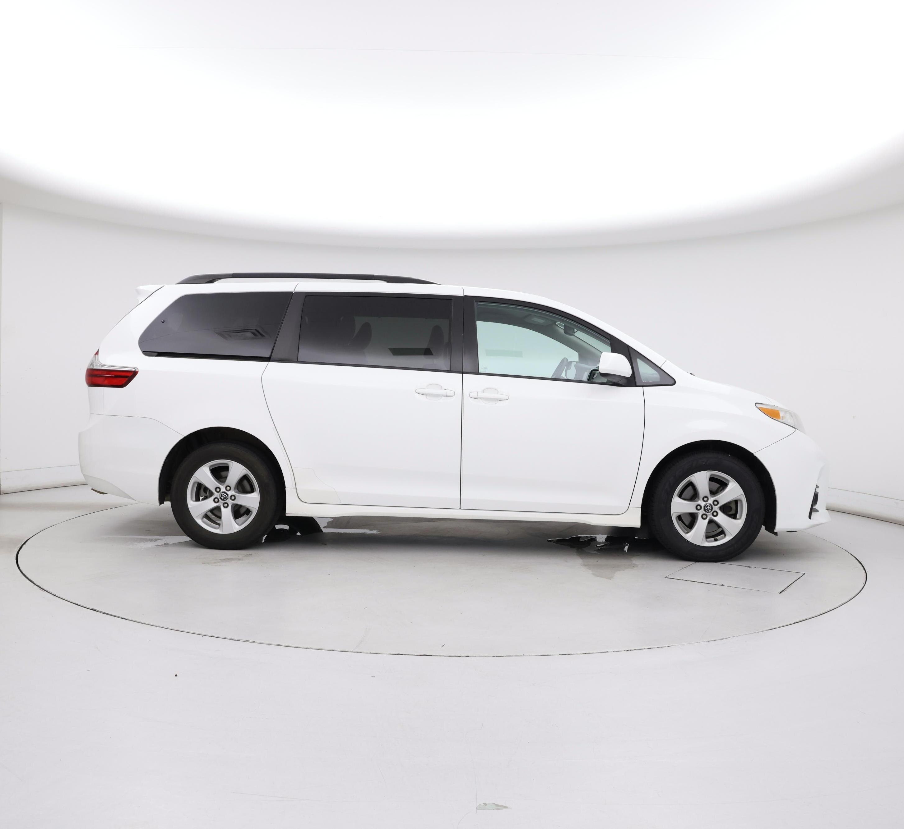 Thumbnail: 2020 Toyota Sienna - 7