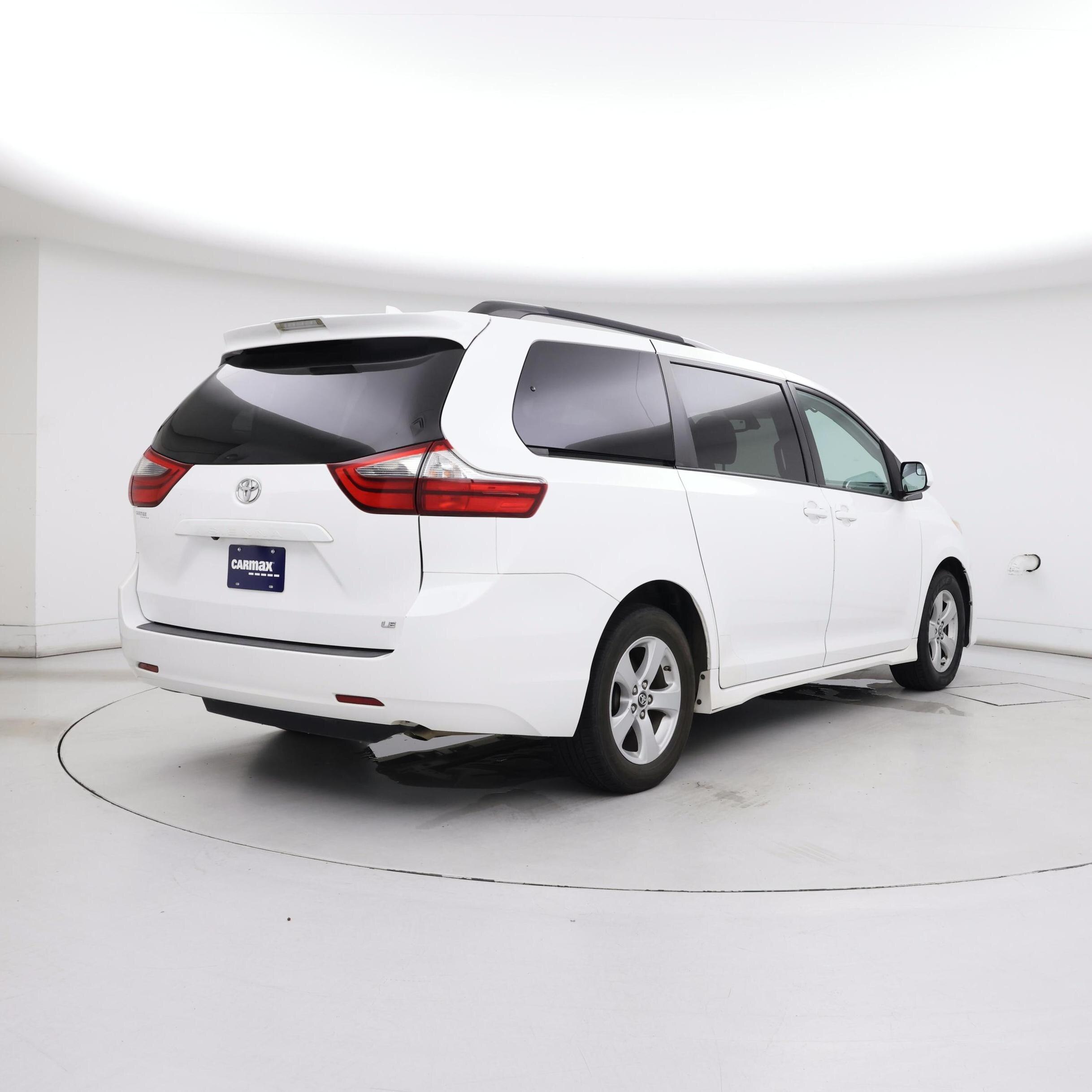Thumbnail: 2020 Toyota Sienna - 8