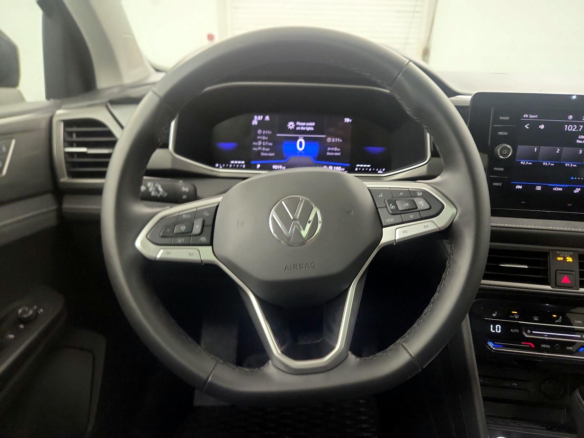 Thumbnail: 2025 Volkswagen Taos - 10