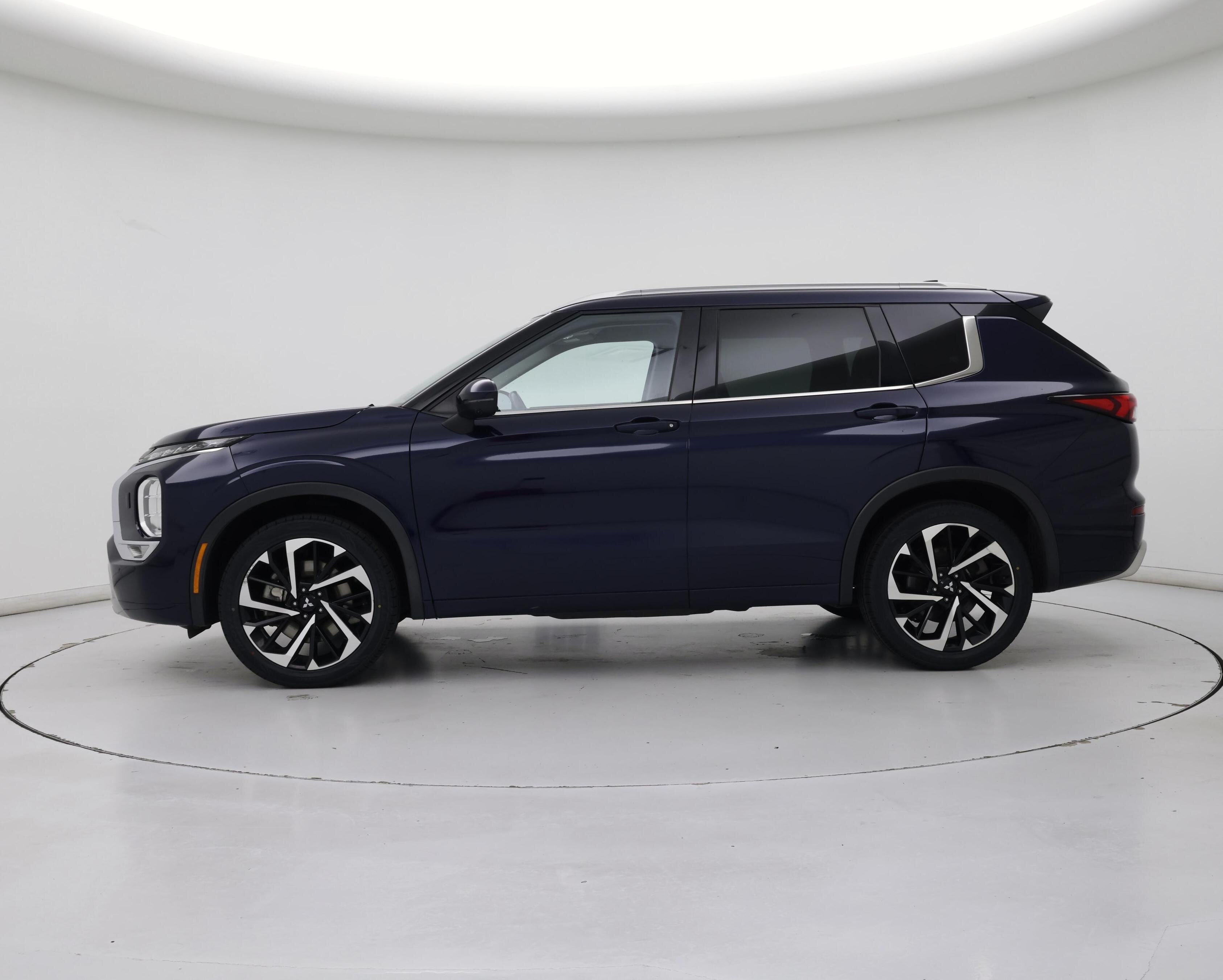 Thumbnail: 2022 Mitsubishi Outlander - 3