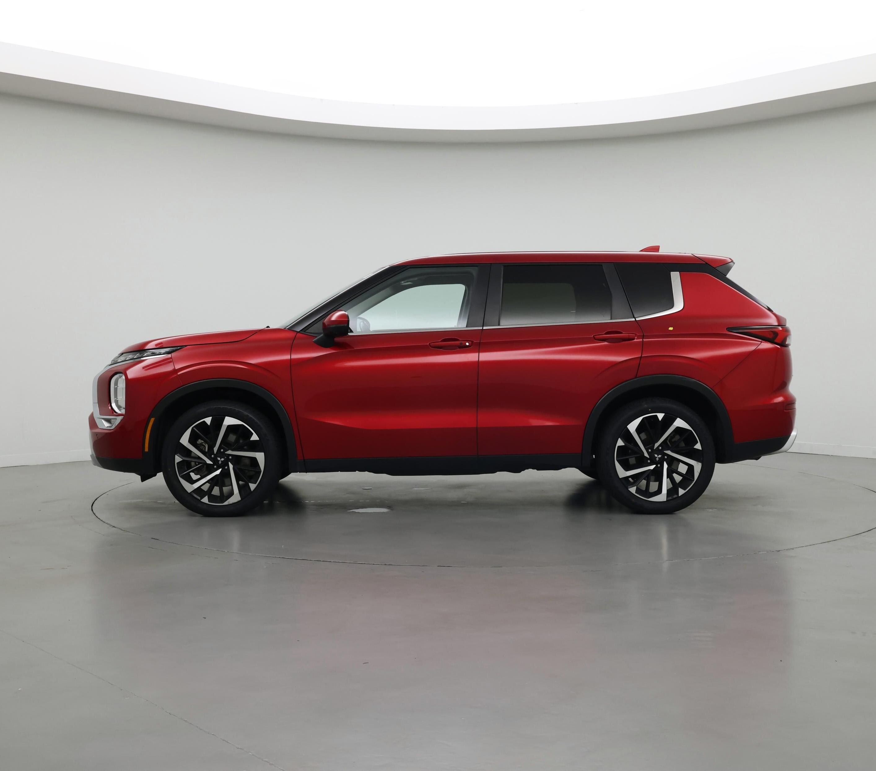 Thumbnail: 2024 Mitsubishi Outlander - 3