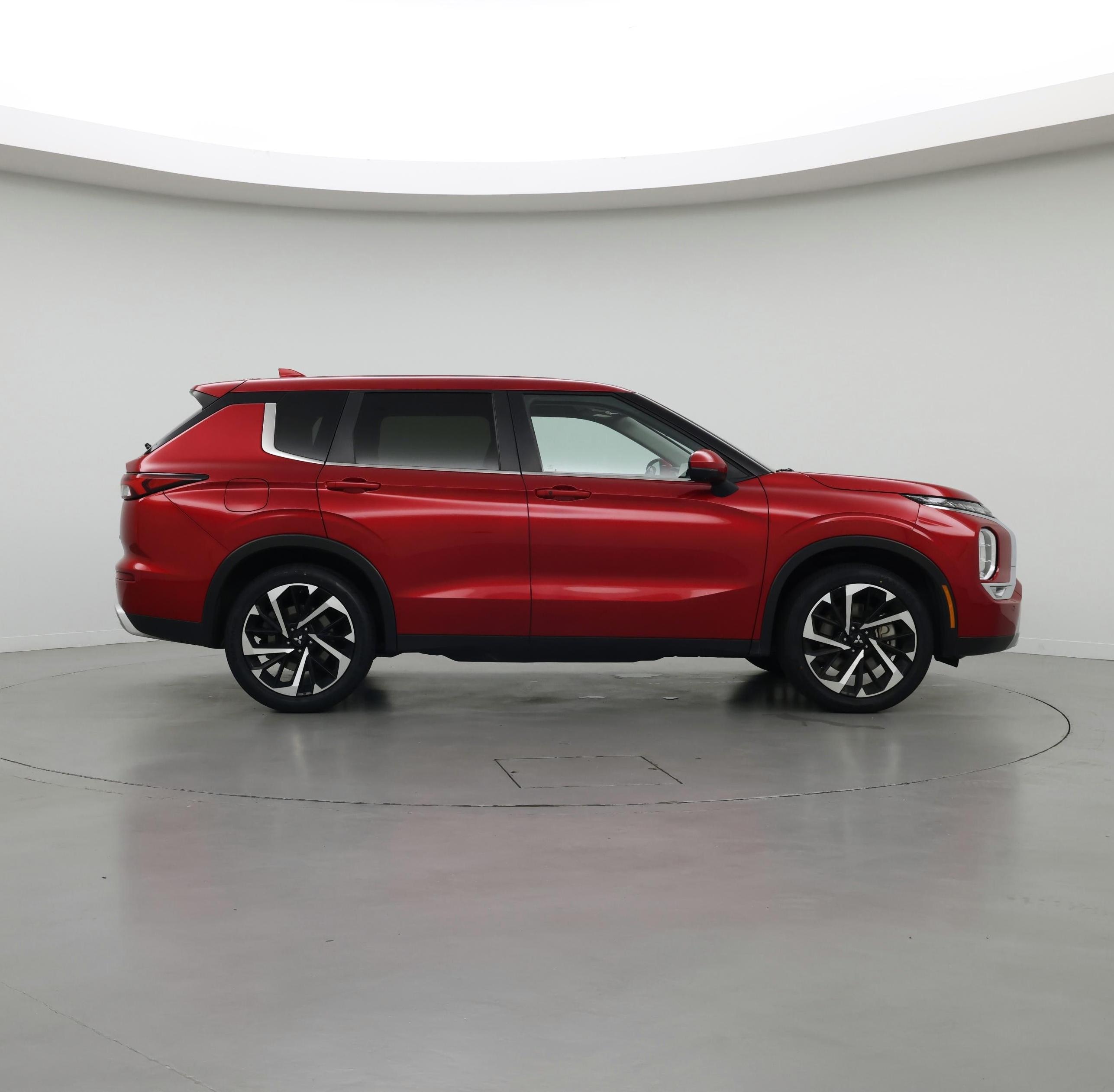 Thumbnail: 2024 Mitsubishi Outlander - 7