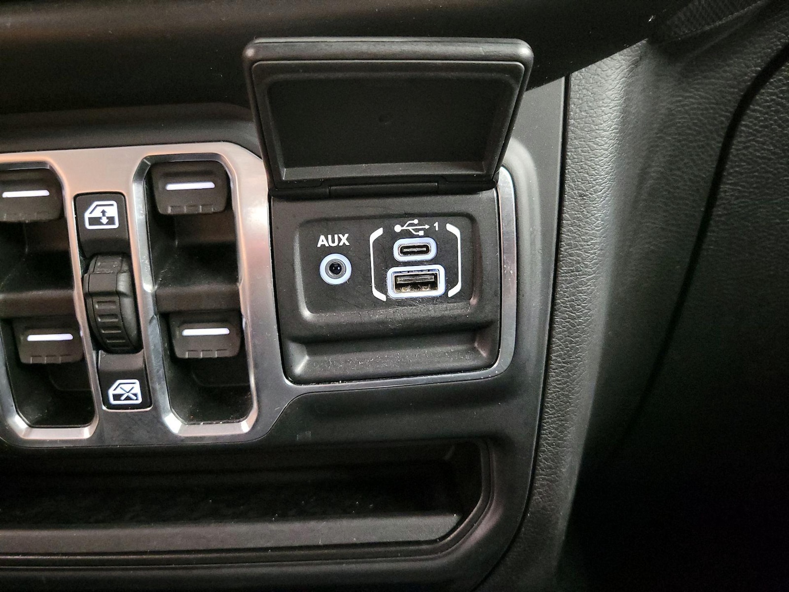 2021 Jeep Wrangler Unlimited Willys - Photo 19