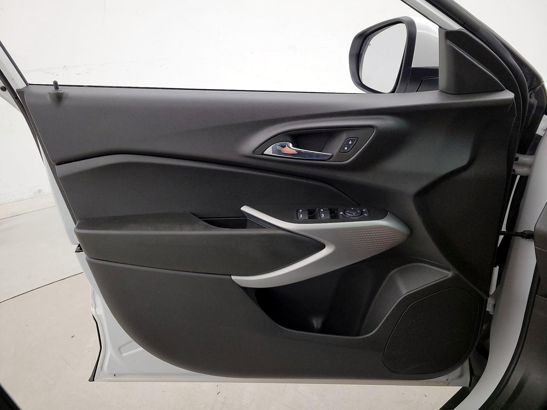 Thumbnail: 2025 Chevrolet Trax - 12