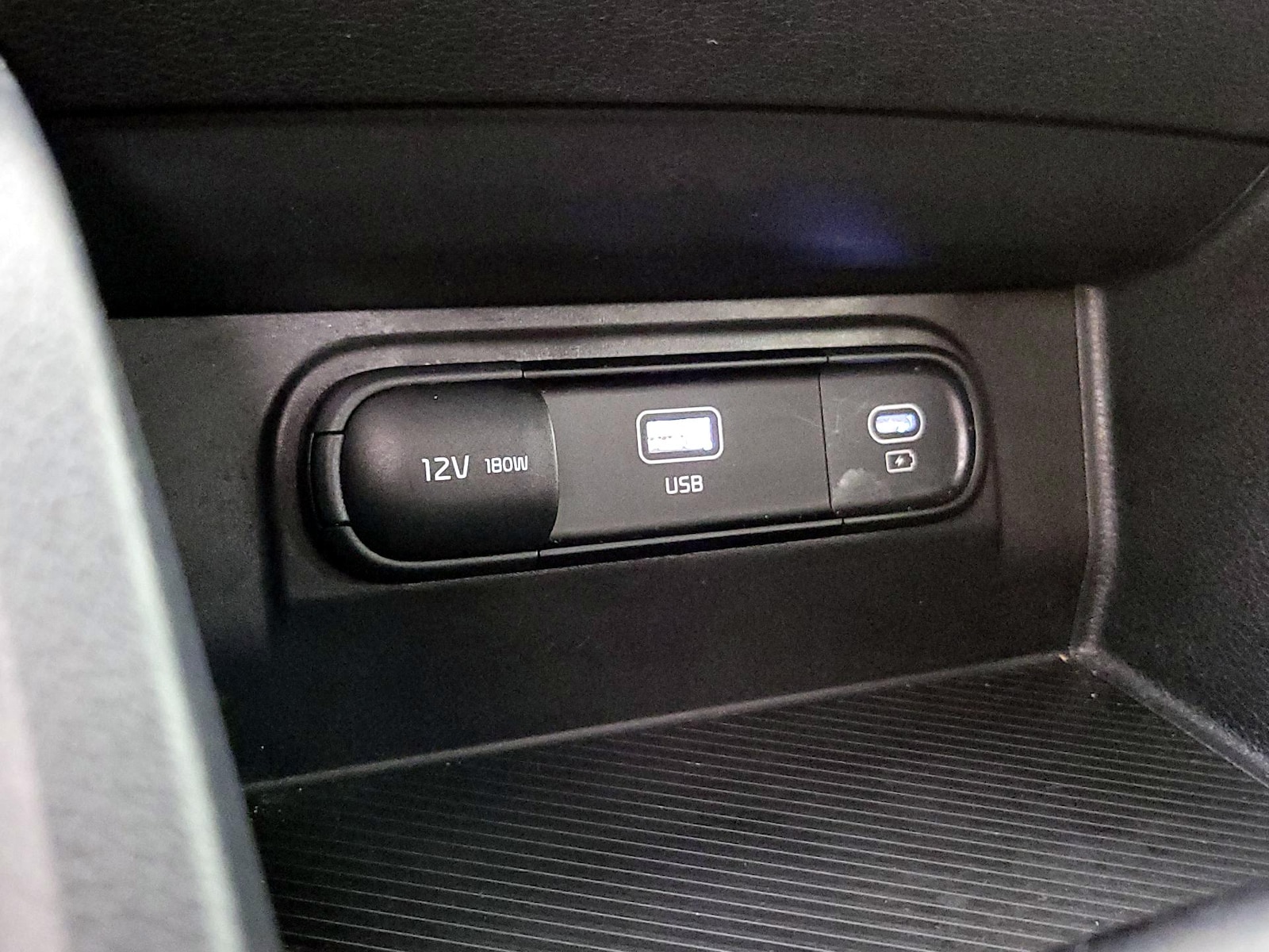 2025 Kia Sportage LX - Photo 19