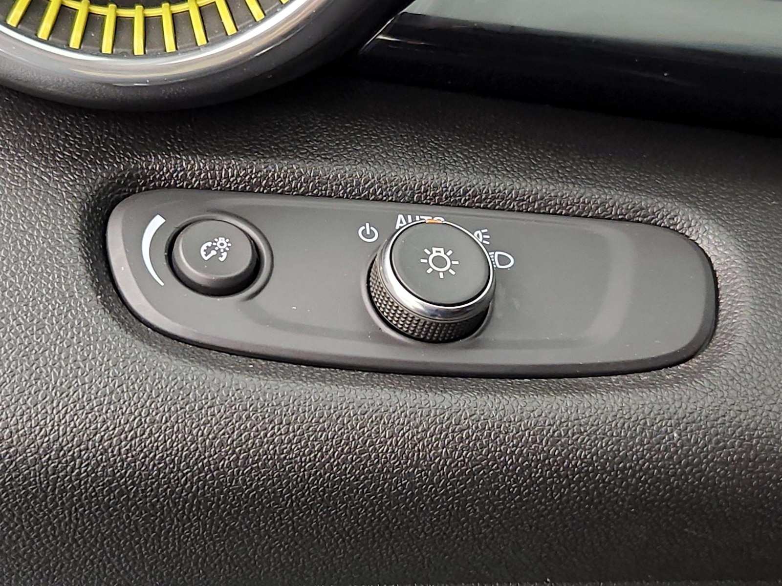 2025 Chevrolet Trax Activ - Photo 14