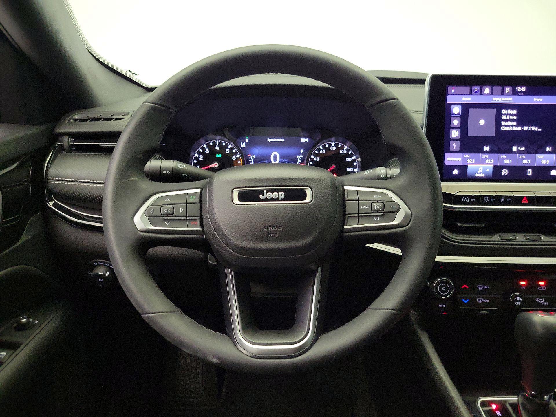 Thumbnail: 2022 Jeep Compass - 10