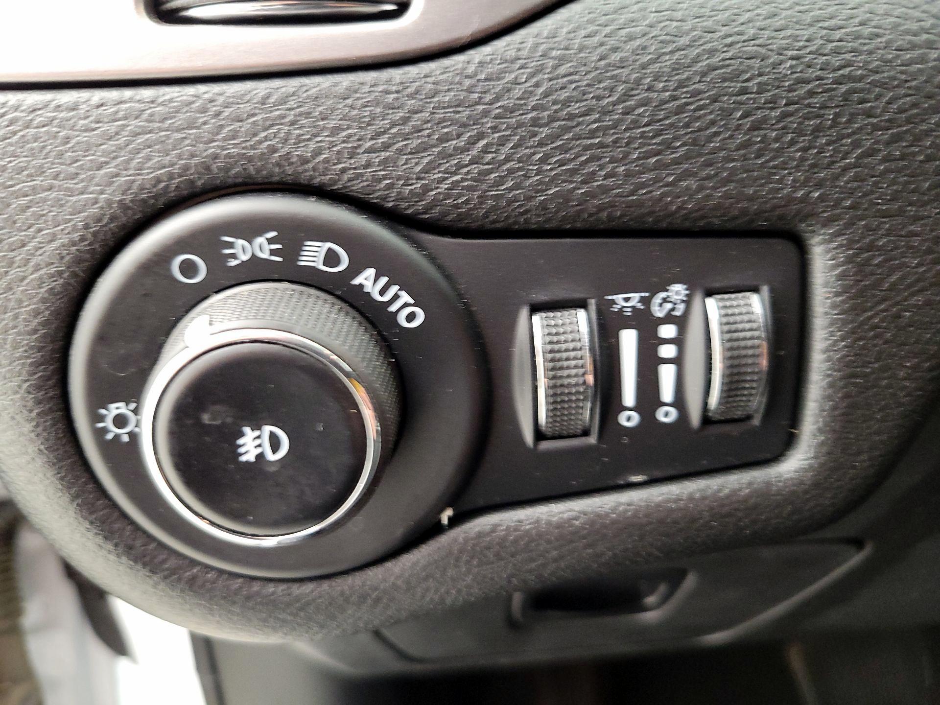 Thumbnail: 2022 Jeep Cherokee - 13