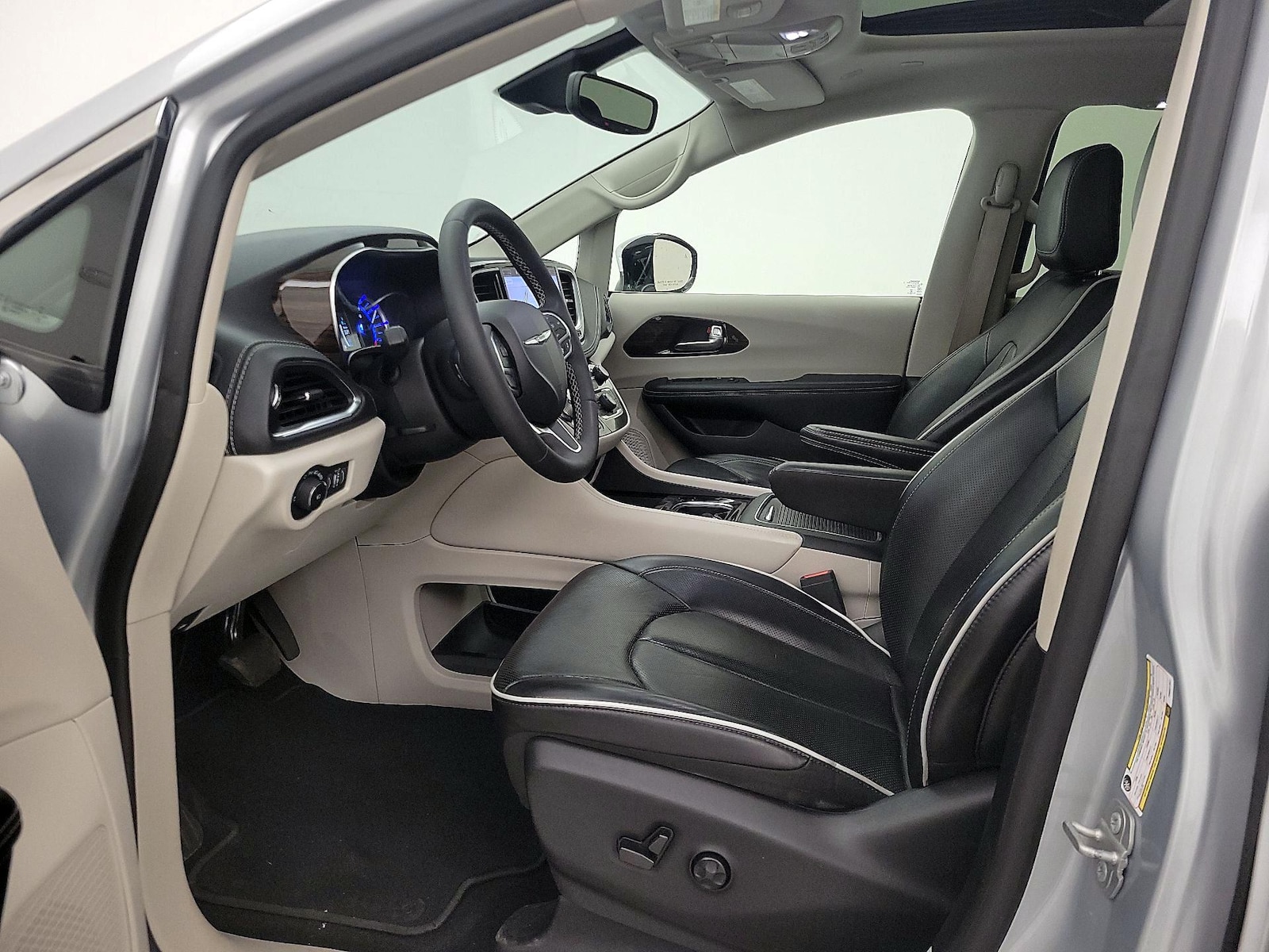 2023 Chrysler Pacifica Hybrid Limited - Photo 12