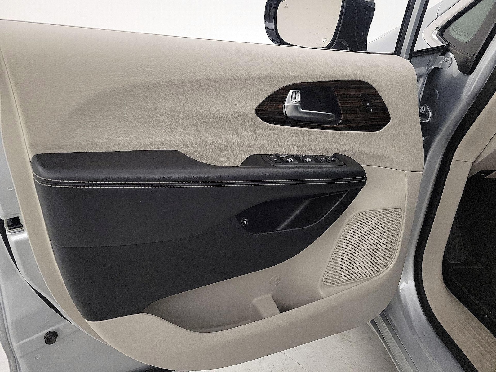 2023 Chrysler Pacifica Hybrid Limited - Photo 13