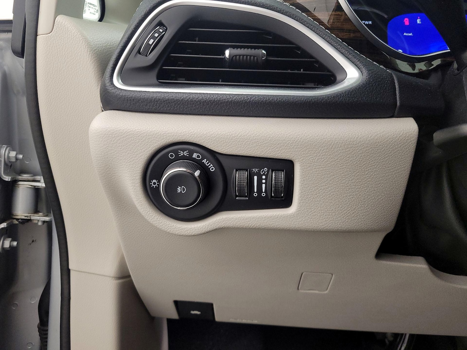 2023 Chrysler Pacifica Hybrid Limited - Photo 14