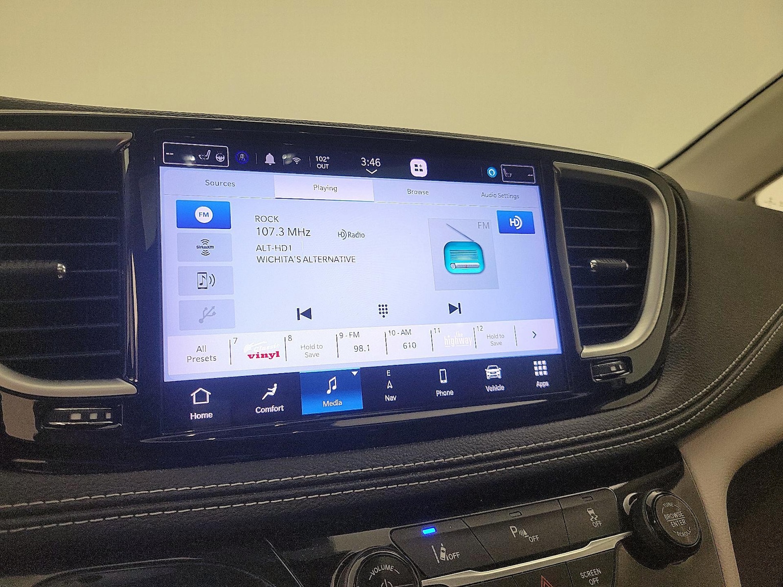 2023 Chrysler Pacifica Hybrid Limited - Photo 17