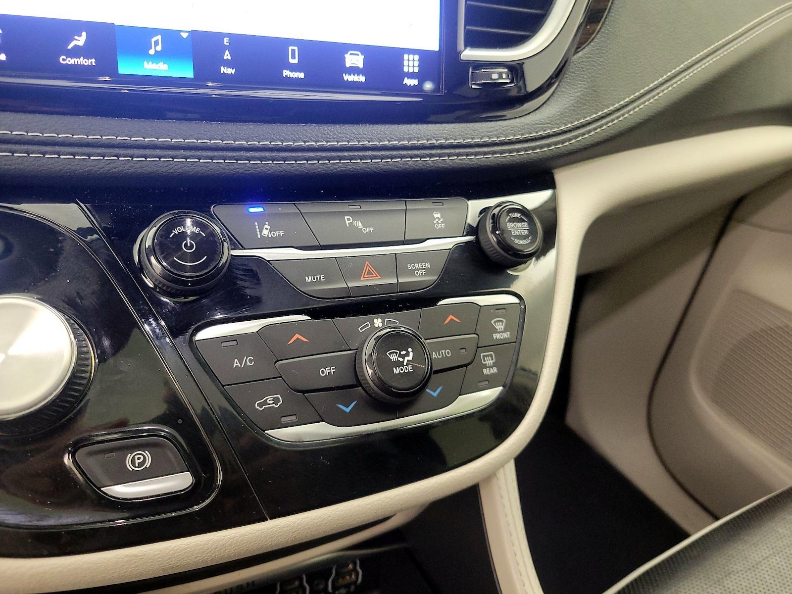 2023 Chrysler Pacifica Hybrid Limited - Photo 18