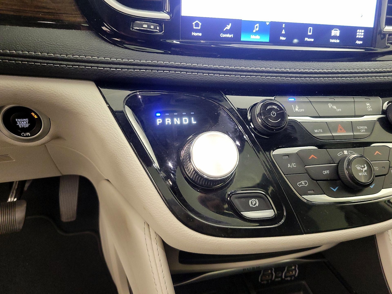 2023 Chrysler Pacifica Hybrid Limited - Photo 19