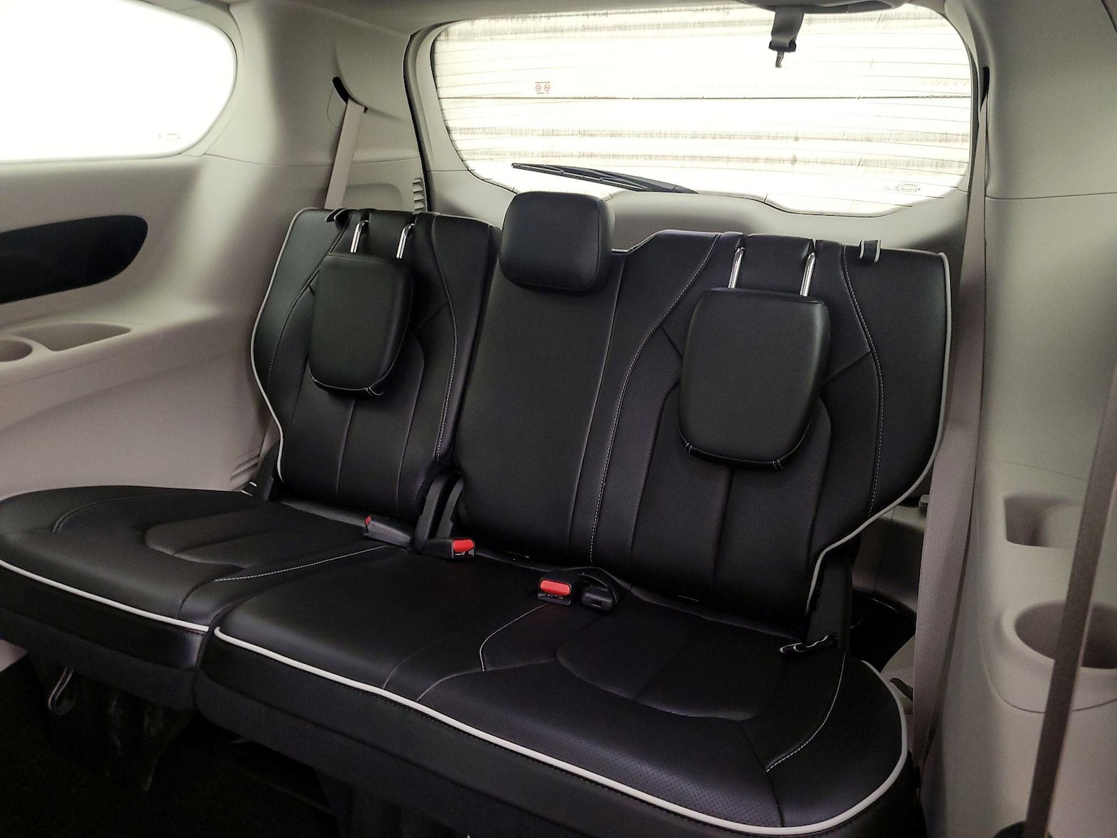2023 Chrysler Pacifica Hybrid Limited - Photo 23