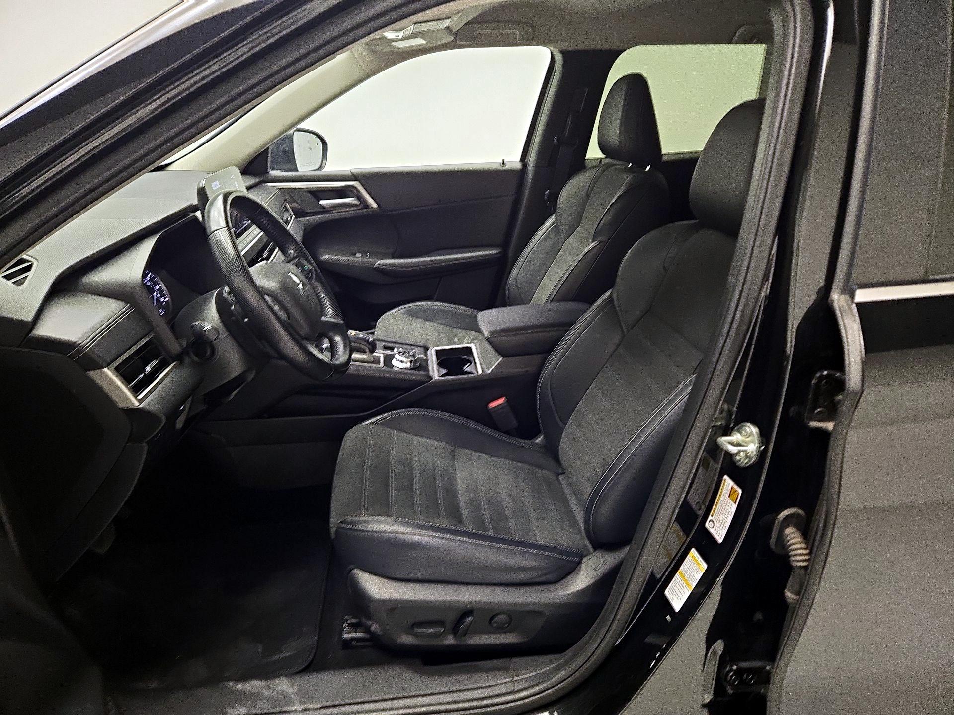 Thumbnail: 2024 Mitsubishi Outlander - 9