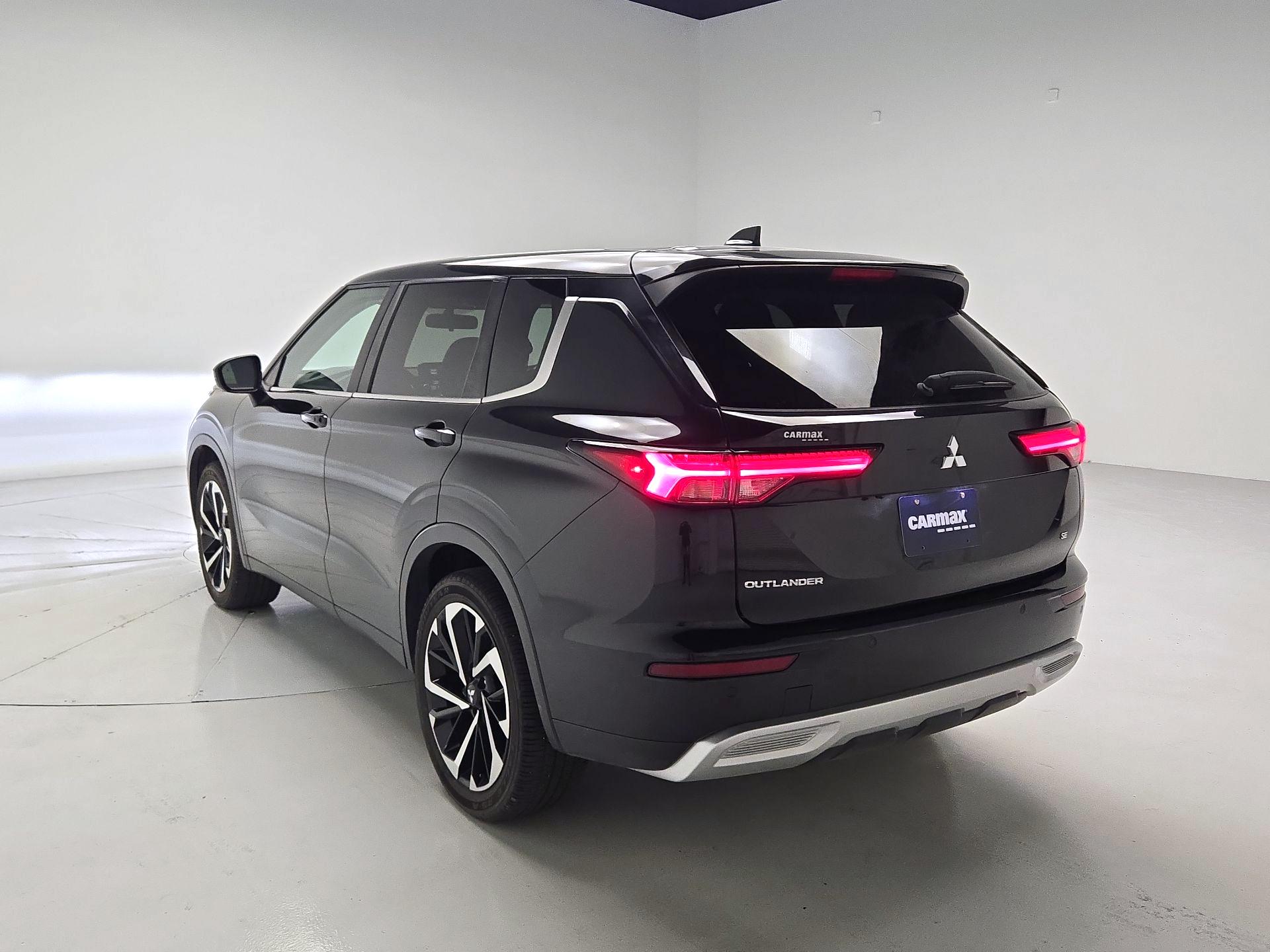 Thumbnail: 2024 Mitsubishi Outlander - 7