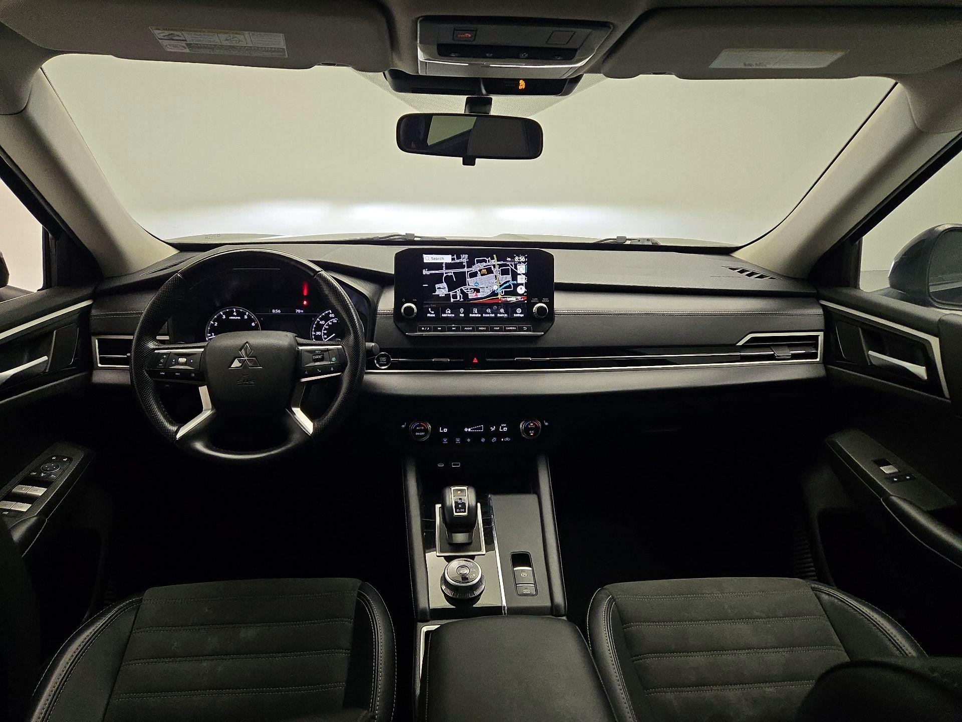 Thumbnail: 2024 Mitsubishi Outlander - 8