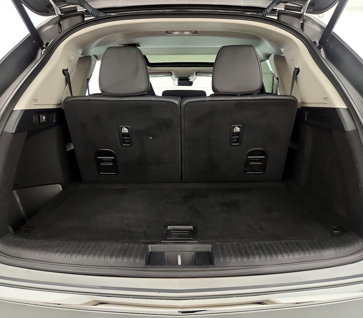 Trunk/Cargo (Seats Up)