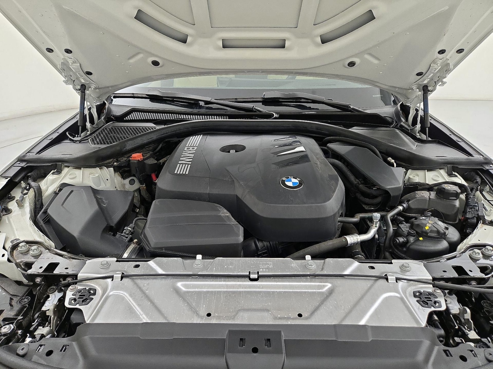 2025 BMW 3 Series 330i - Photo 24