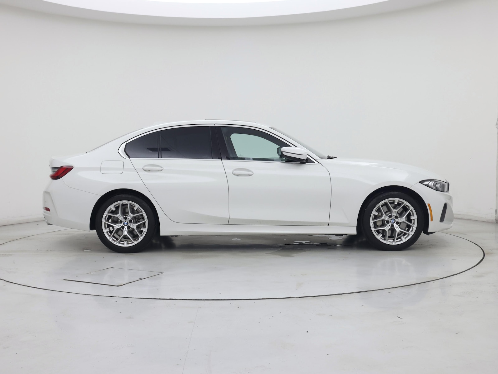 2025 BMW 3 Series 330i - Photo 8