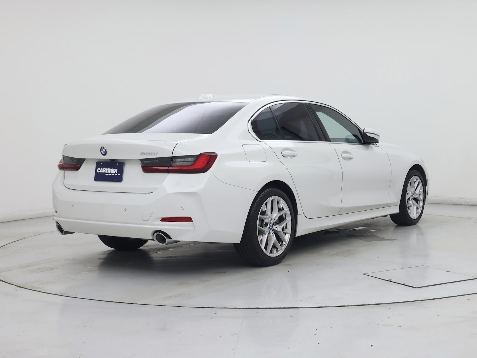 2025 BMW 3 Series 330i - Photo 9