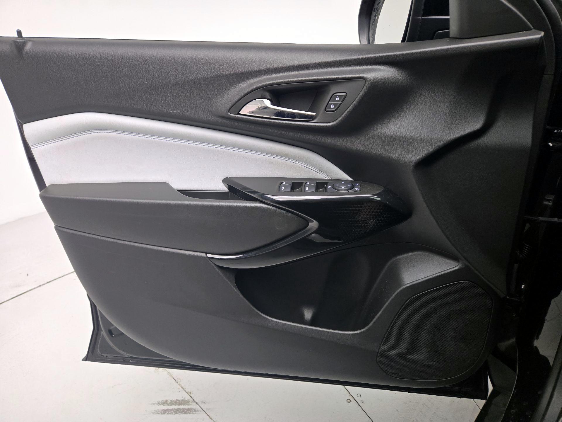 Thumbnail: 2025 Chevrolet Trax - 12