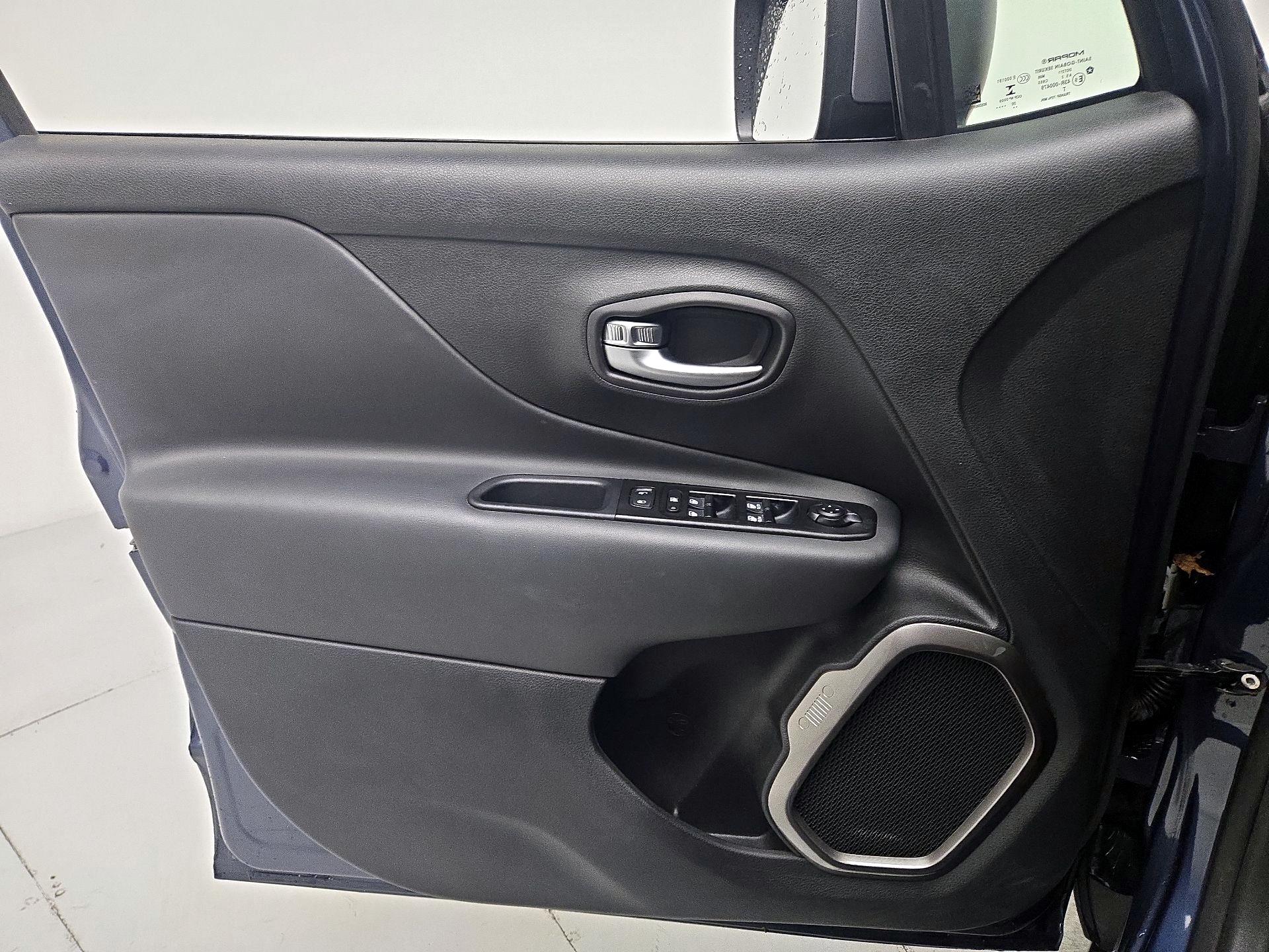 Thumbnail: 2021 Jeep Renegade - 12