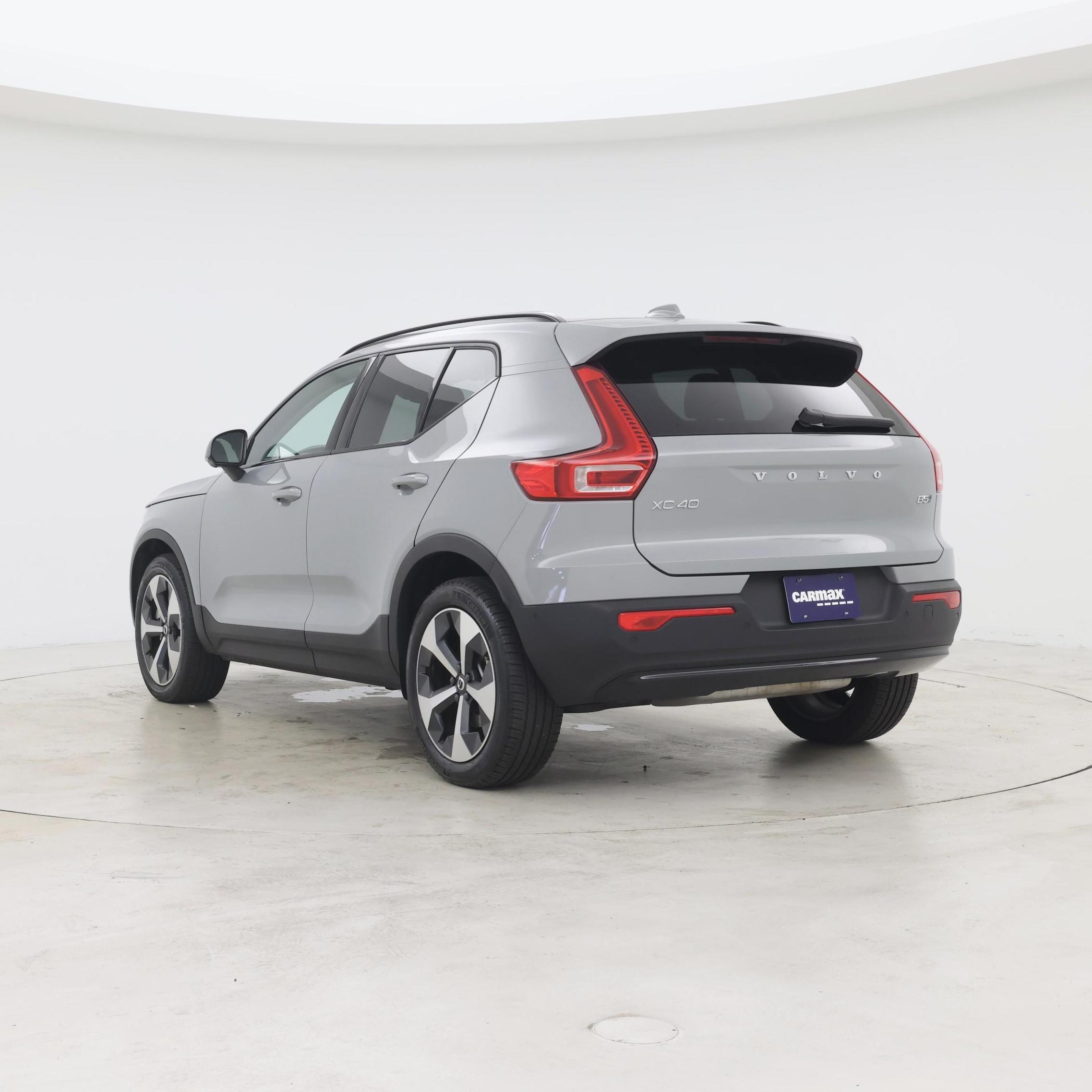 Thumbnail: 2026 Volvo XC40 - 2
