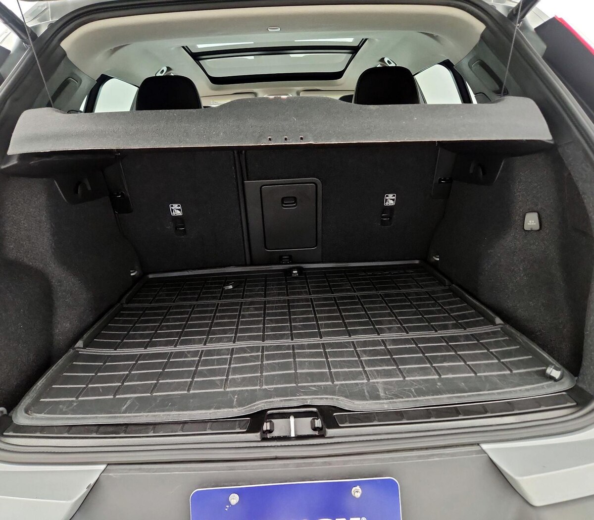 Trunk/Cargo (Seats Up)