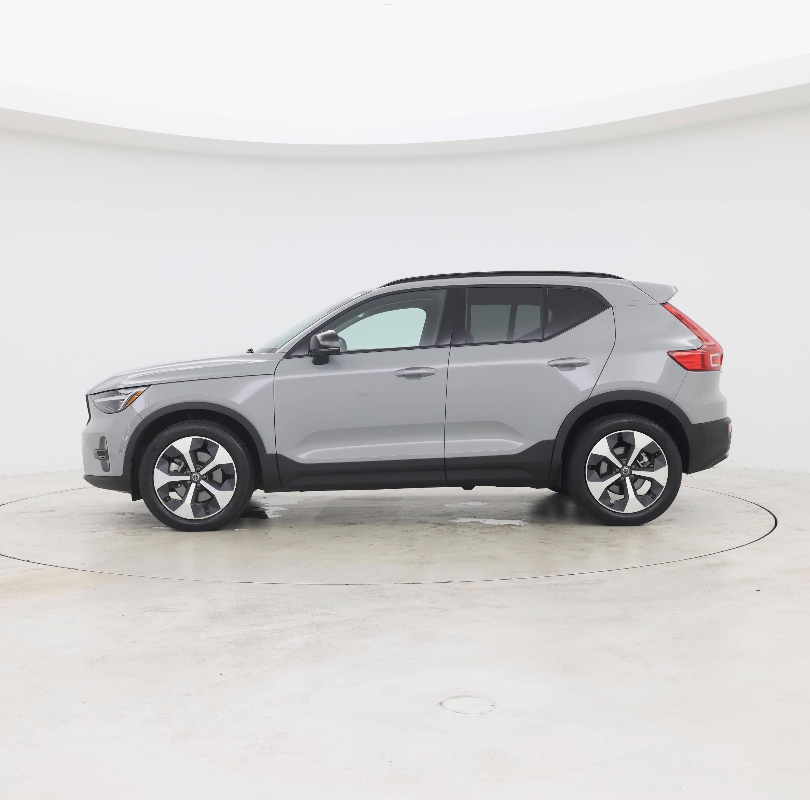 Thumbnail: 2026 Volvo XC40 - 3