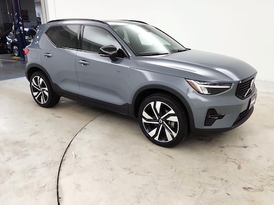 2023 Volvo XC40 B5 Plus Dark Theme