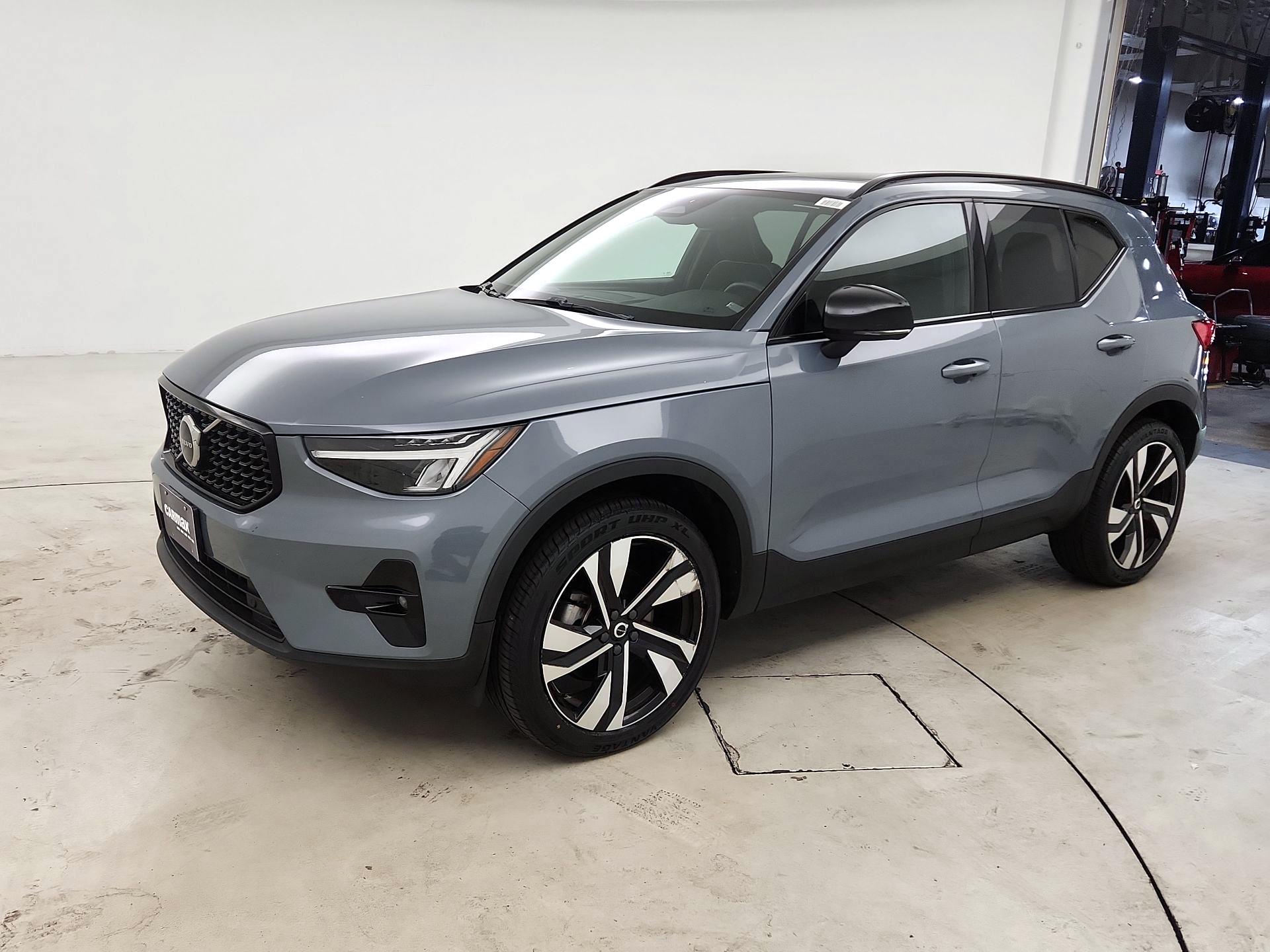 Thumbnail: 2023 Volvo XC40 - 3