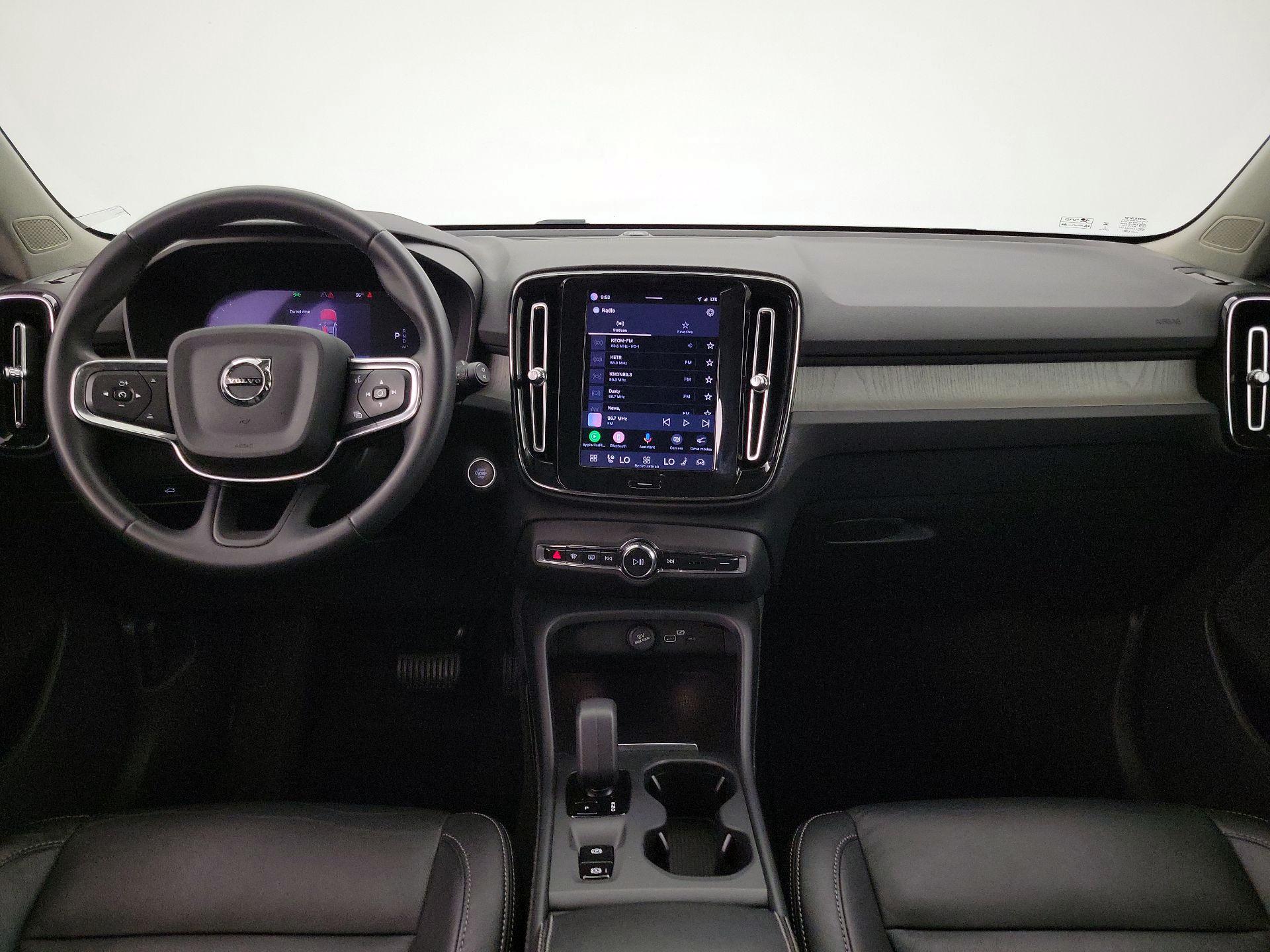 Thumbnail: 2023 Volvo XC40 - 9