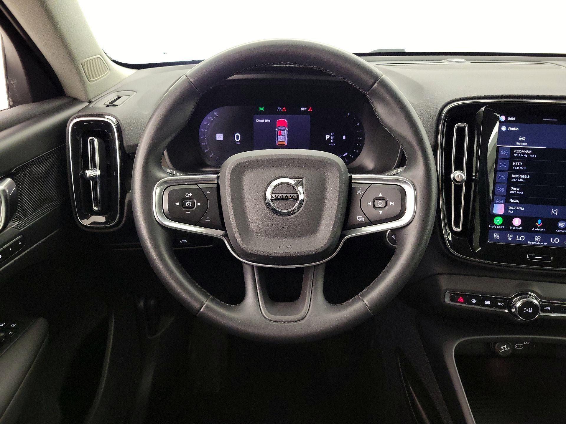 Thumbnail: 2023 Volvo XC40 - 10