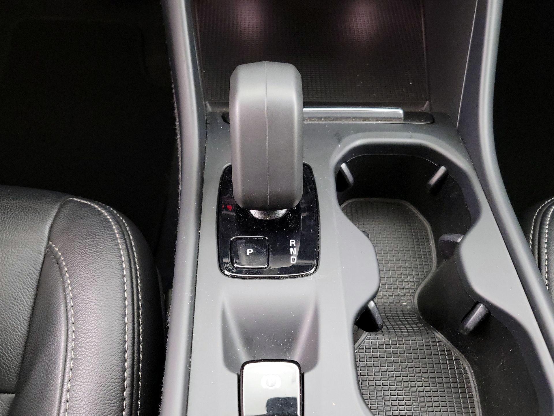 Thumbnail: 2023 Volvo XC40 - 17
