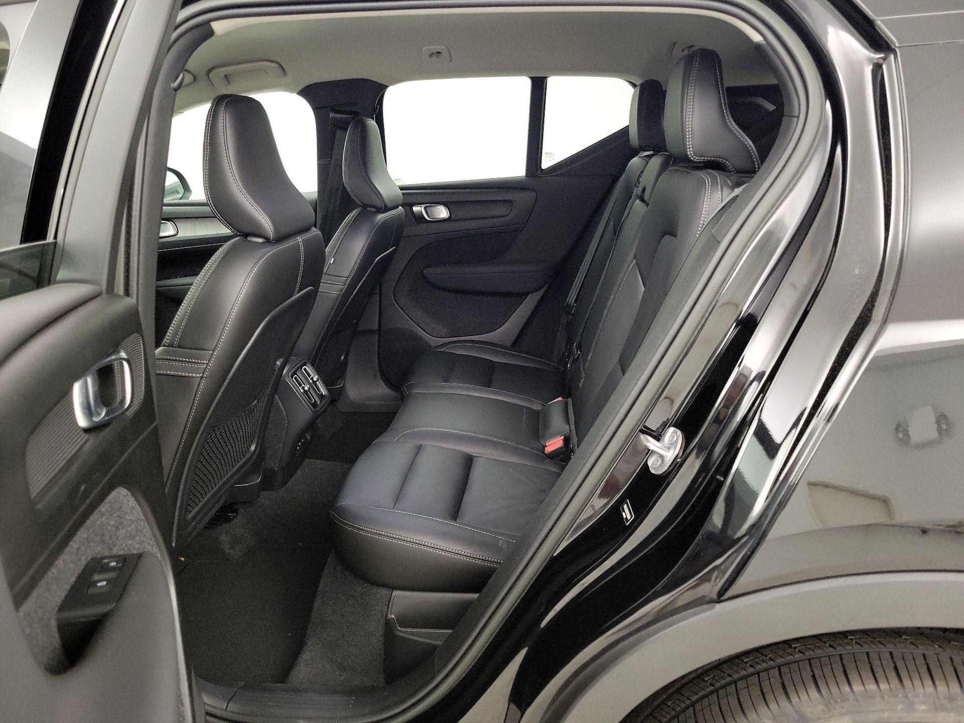 Thumbnail: 2023 Volvo XC40 - 19