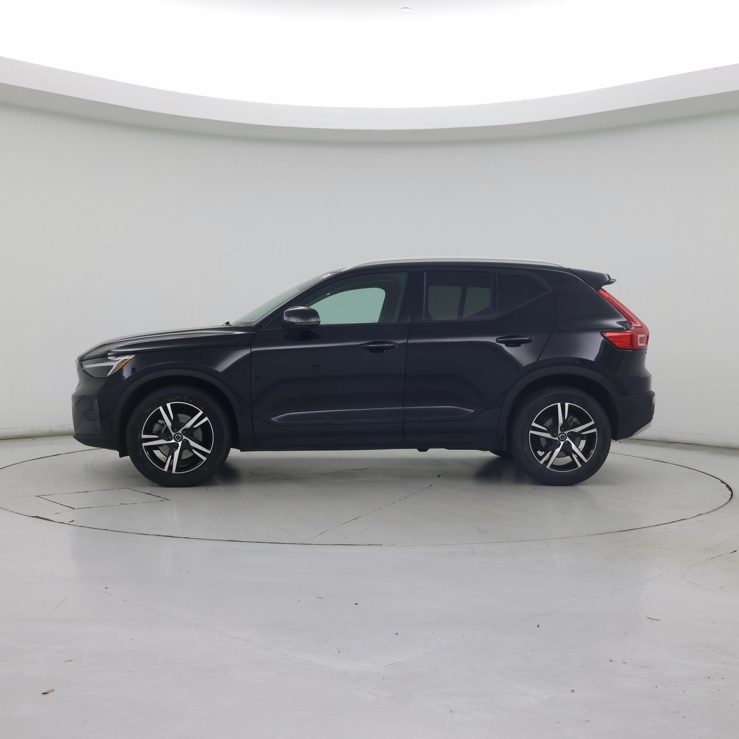 Thumbnail: 2023 Volvo XC40 - 3