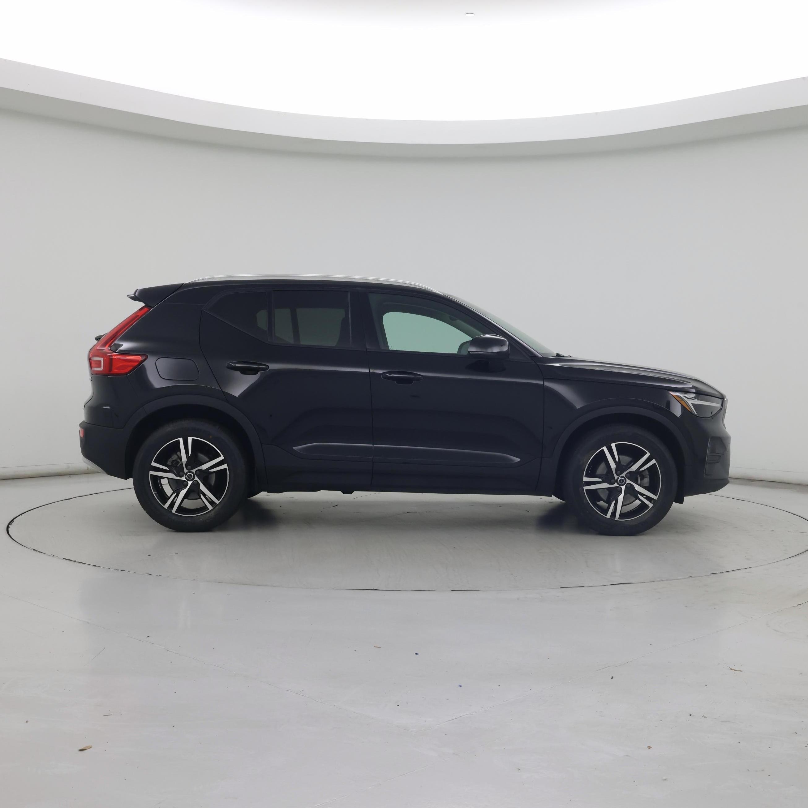 Thumbnail: 2023 Volvo XC40 - 7