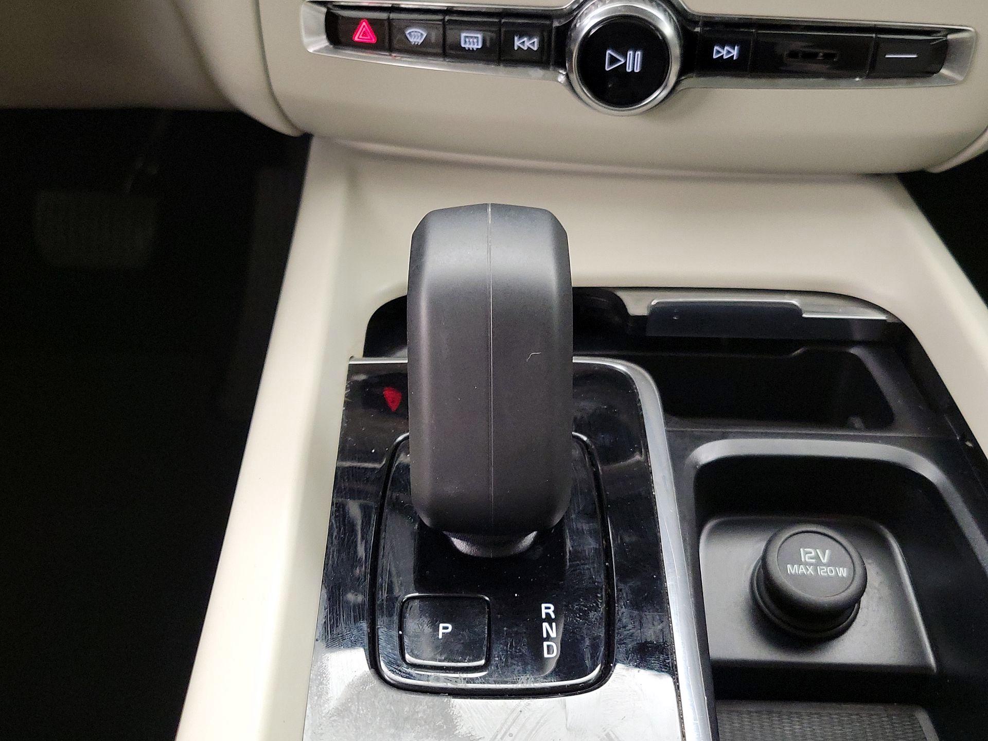 Thumbnail: 2024 Volvo XC60 - 17