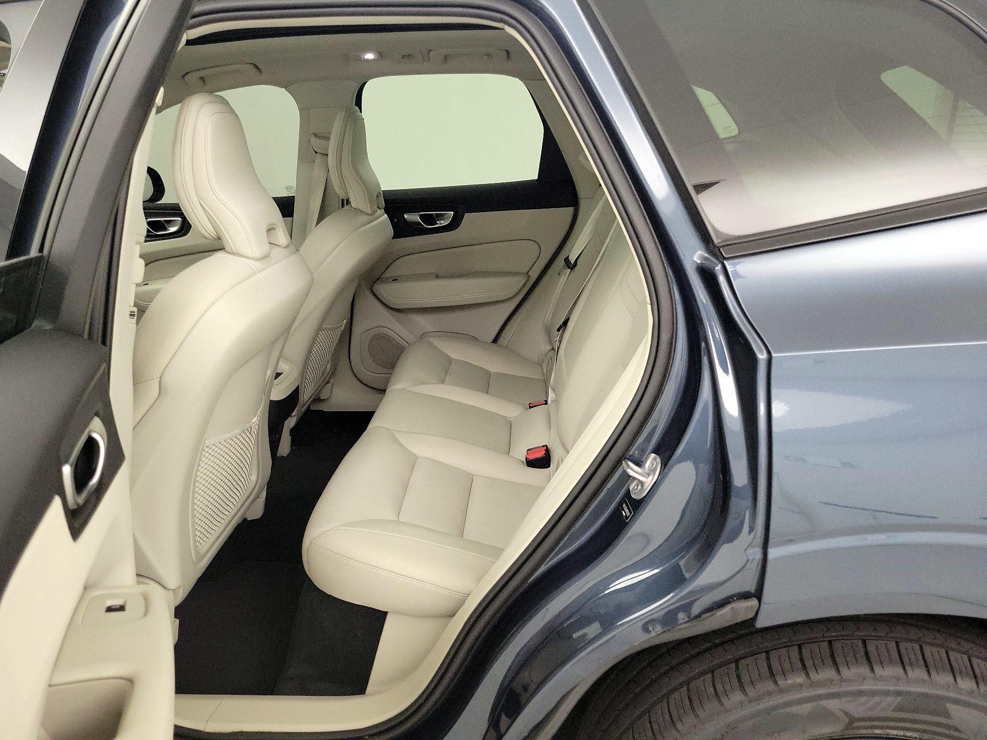 Thumbnail: 2024 Volvo XC60 - 20