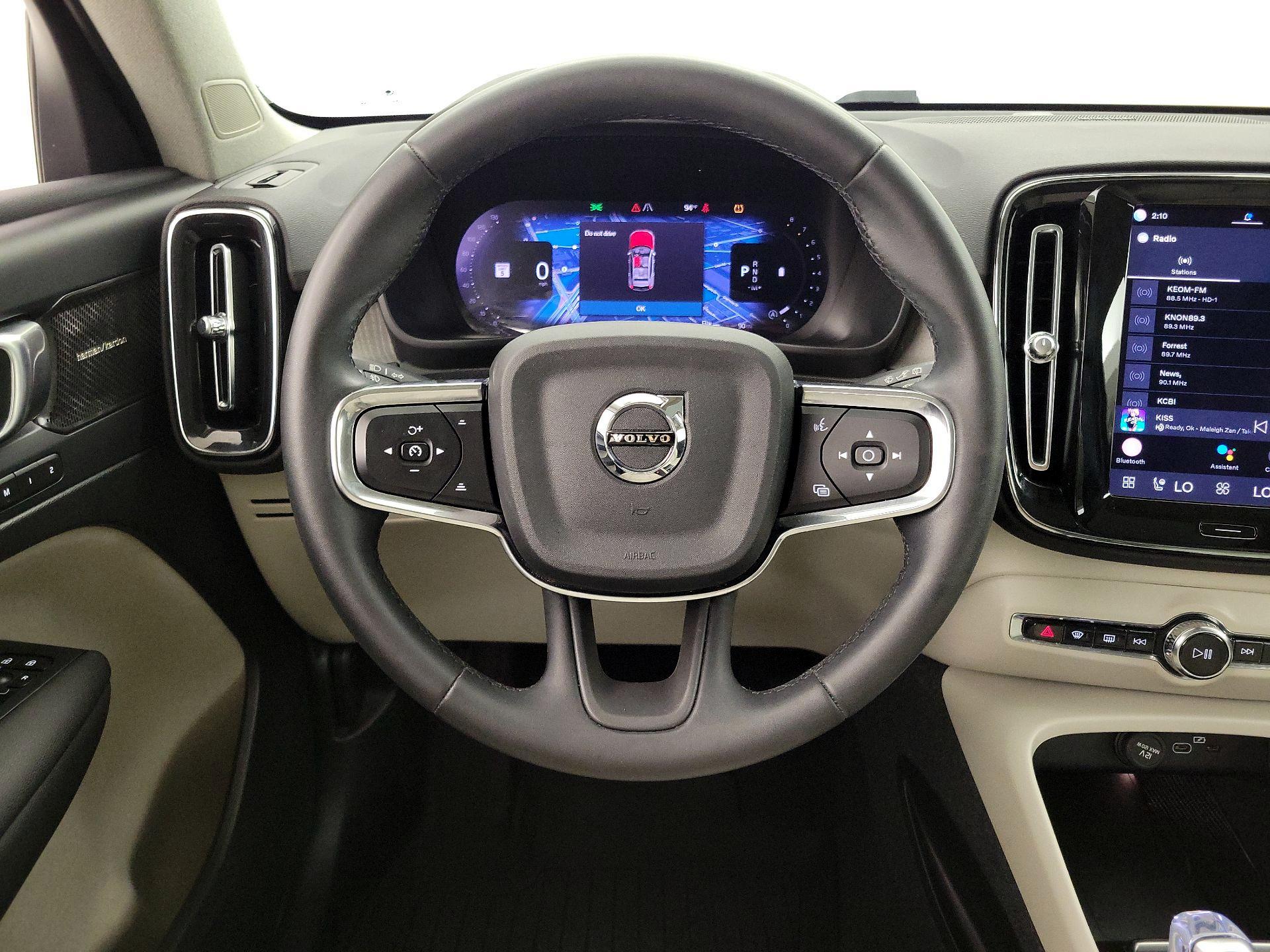 Thumbnail: 2024 Volvo XC40 - 10