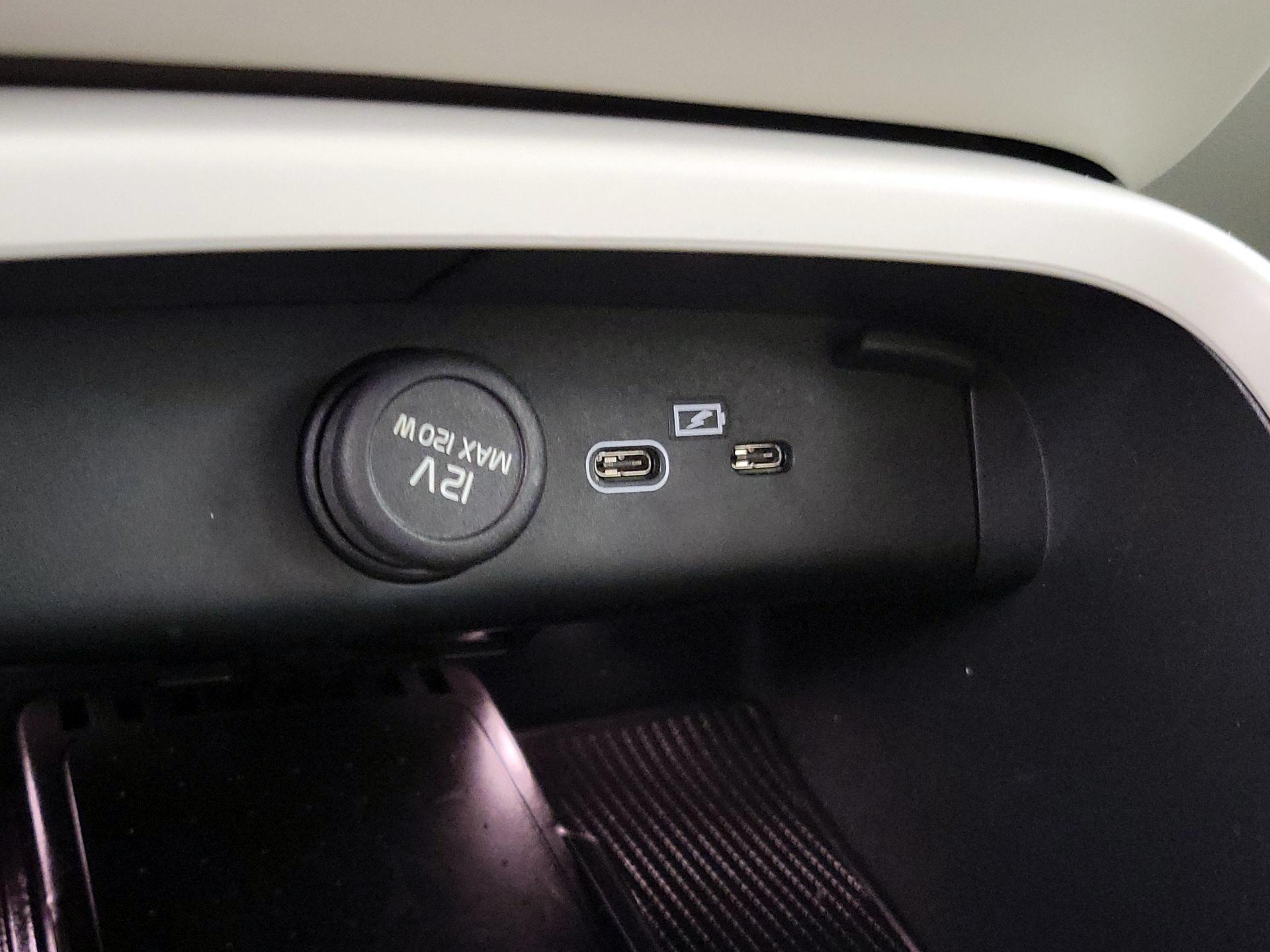 Thumbnail: 2024 Volvo XC40 - 18