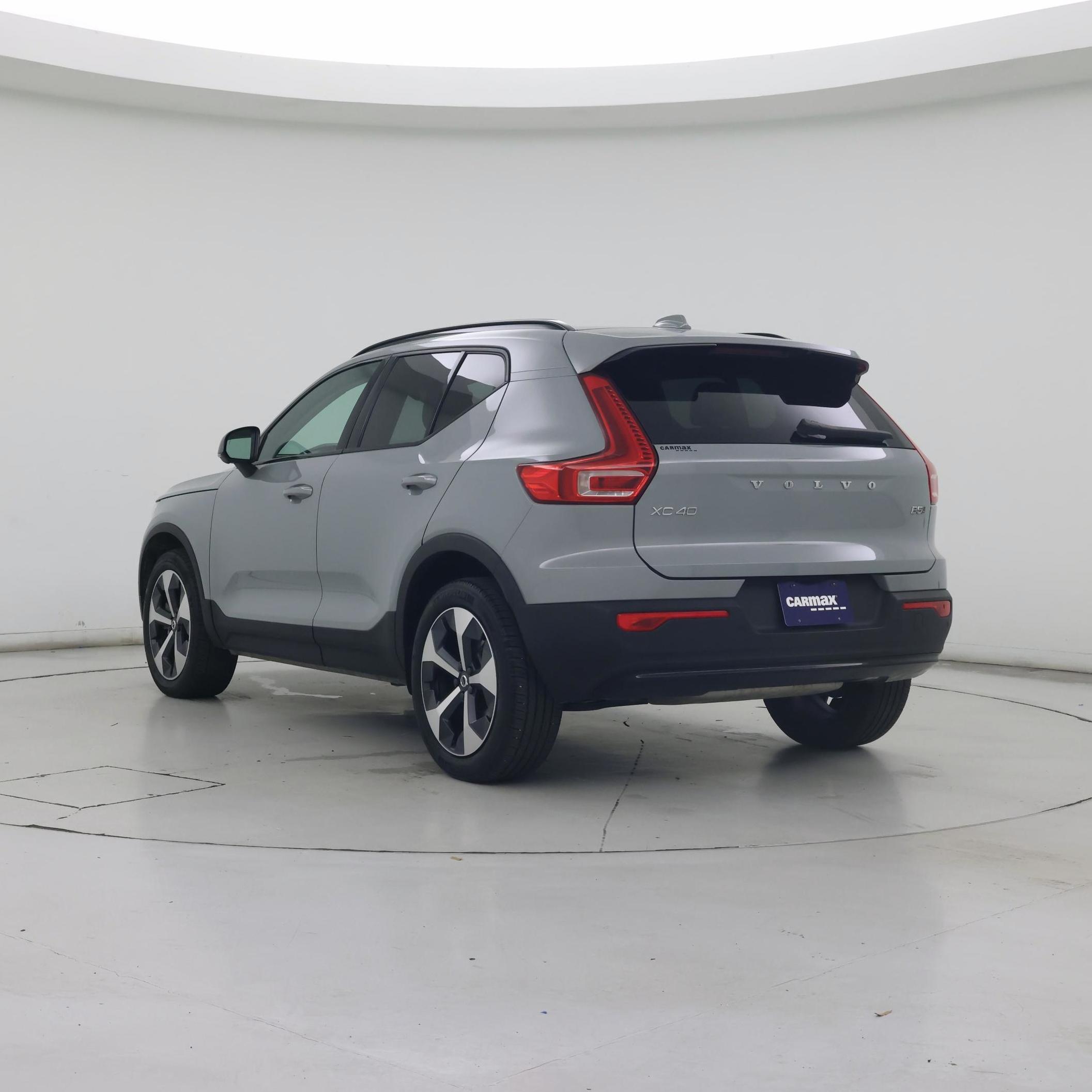Thumbnail: 2024 Volvo XC40 - 2