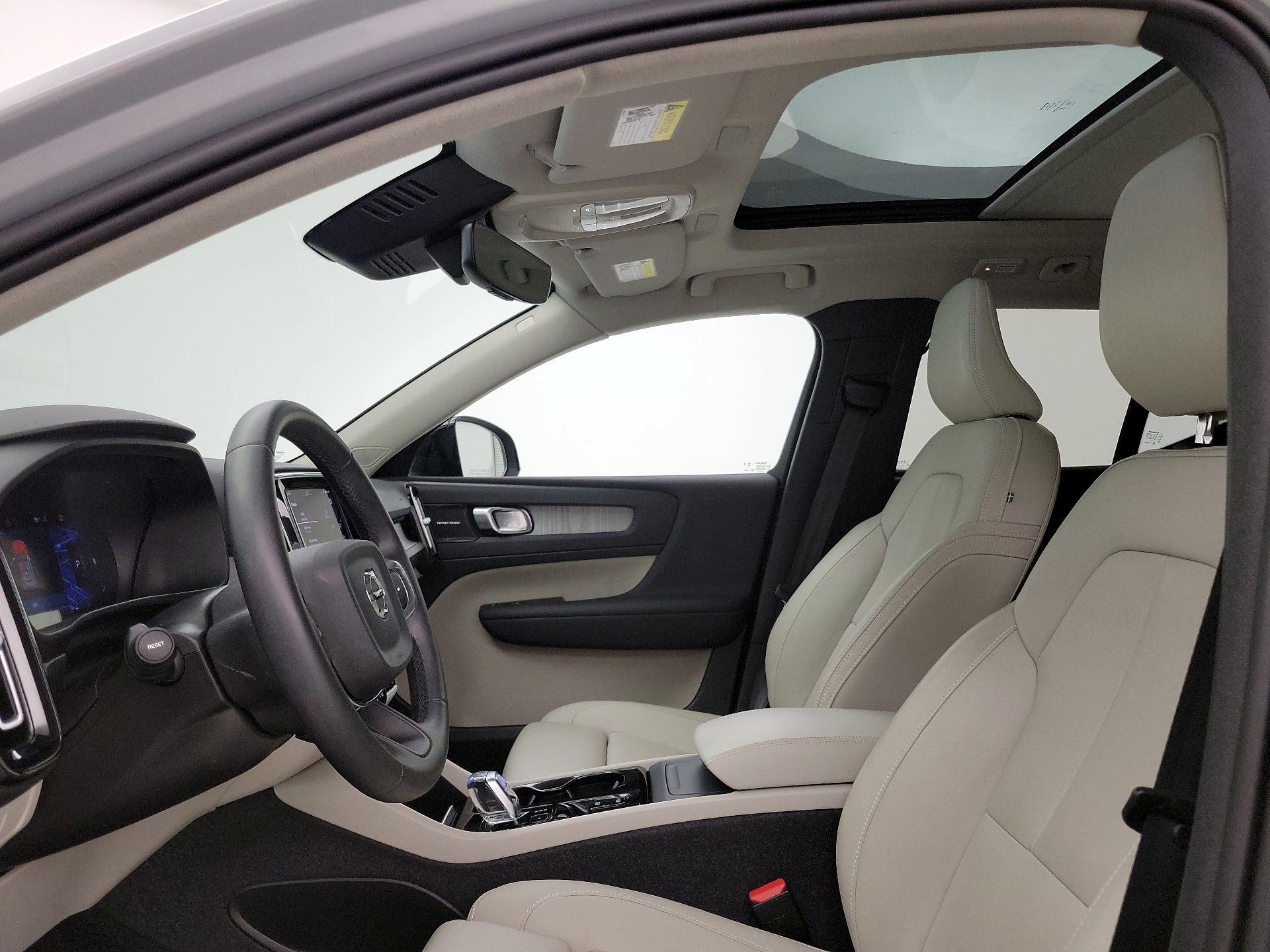Thumbnail: 2024 Volvo XC40 - 19